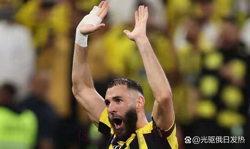 本泽马时隔122场比赛再次染黄 上次还是2年半前 本泽马时隔122场比赛再次染黄 上次还是2年半前